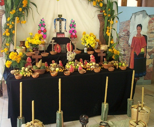 mexico-dia-de-los-muertos-altar